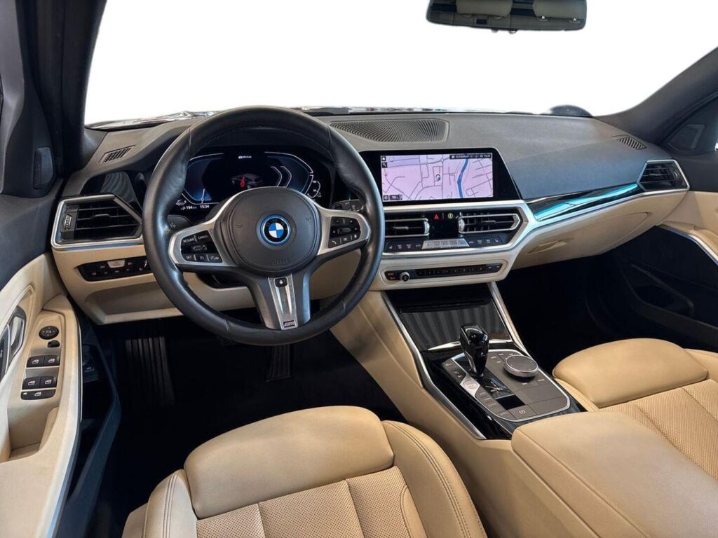 BMW 320 2022 Punainen