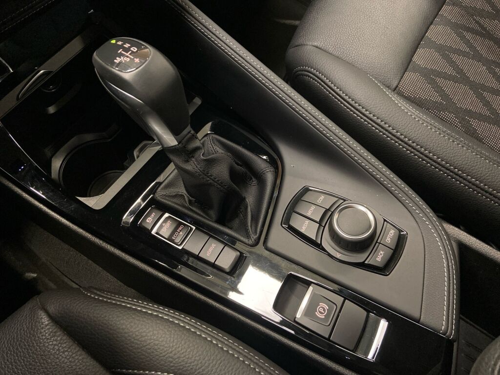 BMW X1 2022 Musta