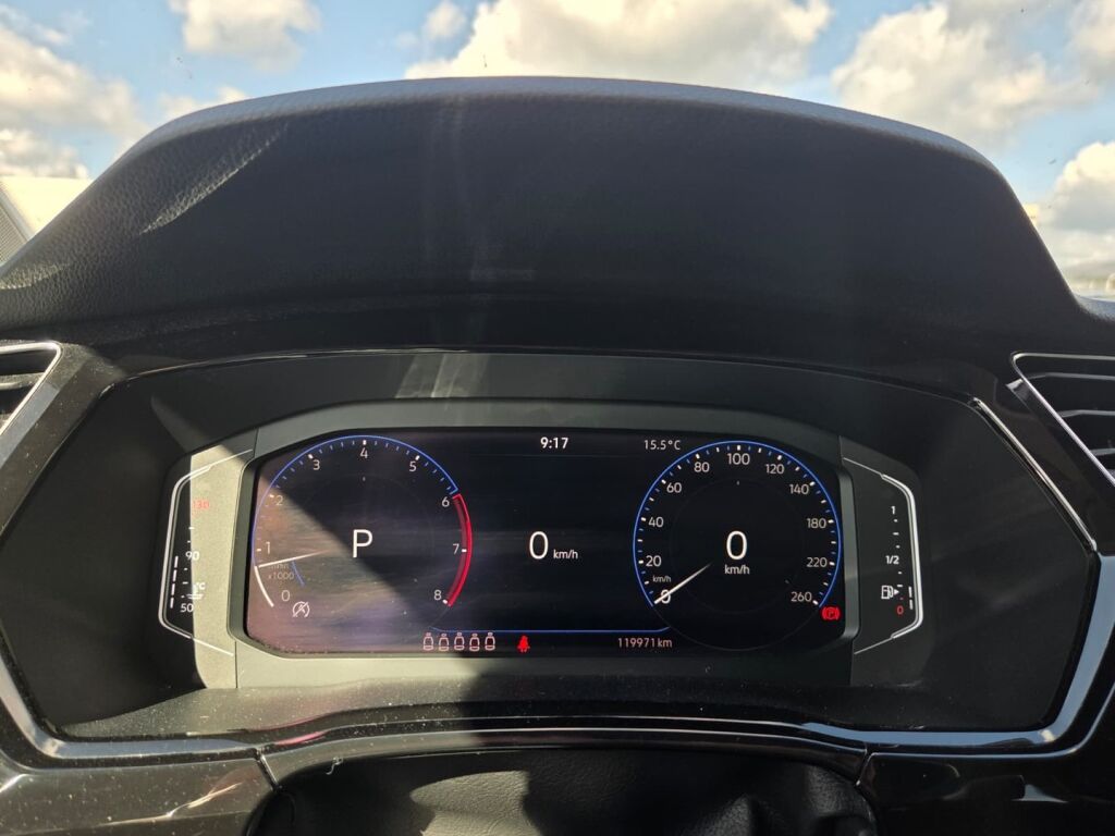 Volkswagen Touran 2022 Valkoinen