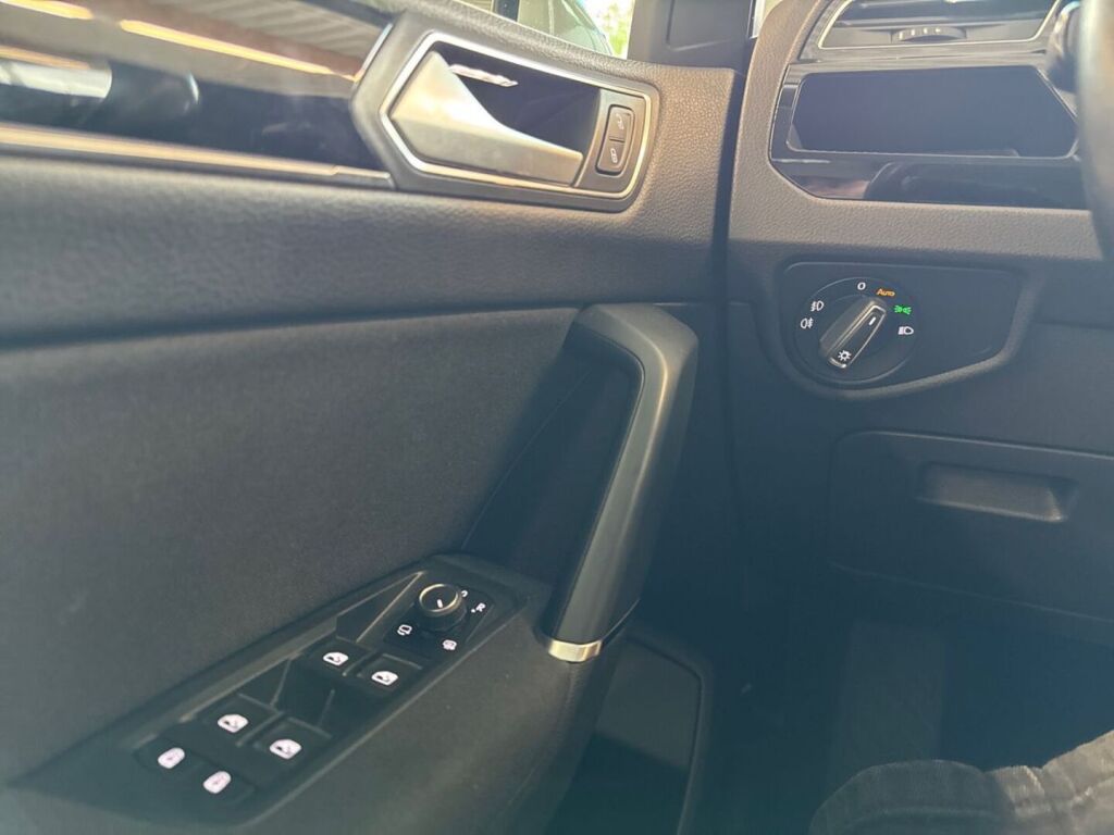 Volkswagen Touran 2022 Valkoinen