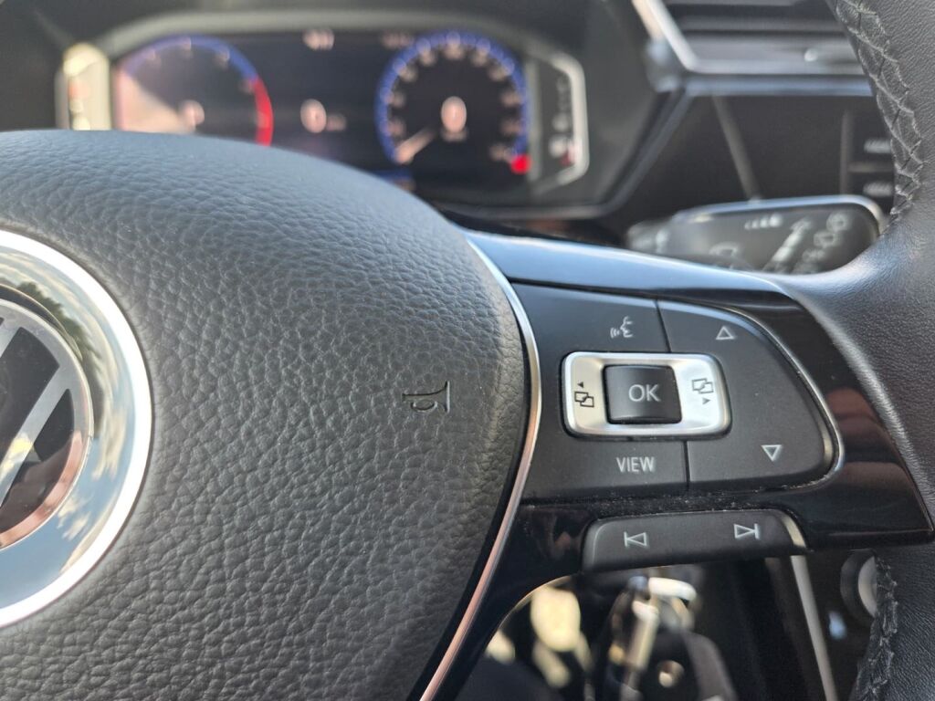 Volkswagen Touran 2022 Valkoinen