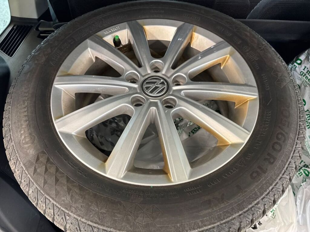 Volkswagen Touran 2022 Valkoinen