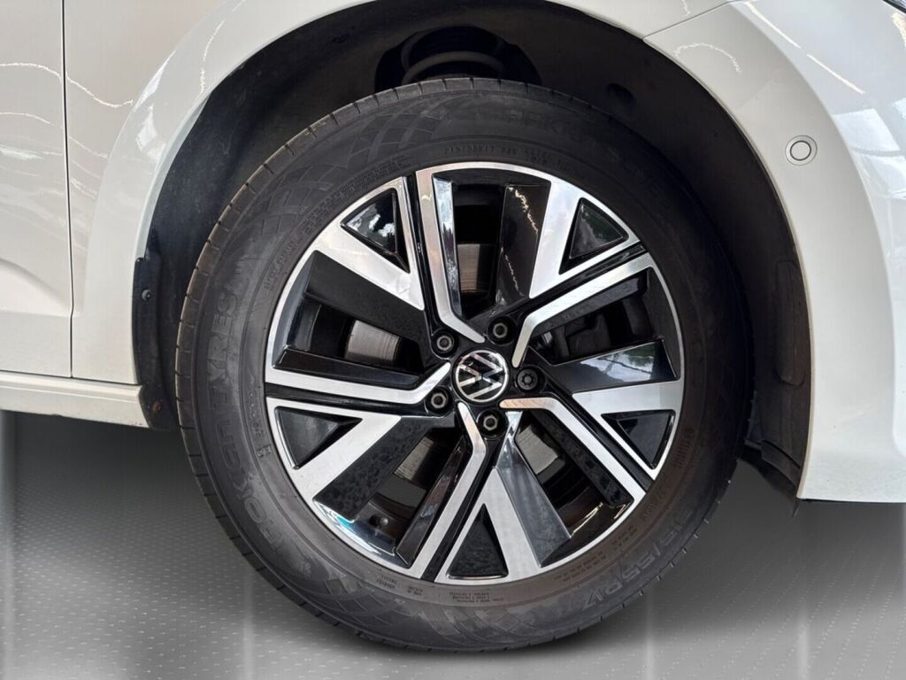 Volkswagen Touran 2022 Valkoinen