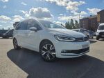 Volkswagen Touran 2022 Valkoinen