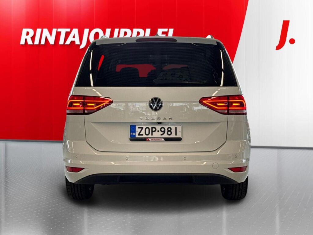 Volkswagen Touran 2022 Valkoinen