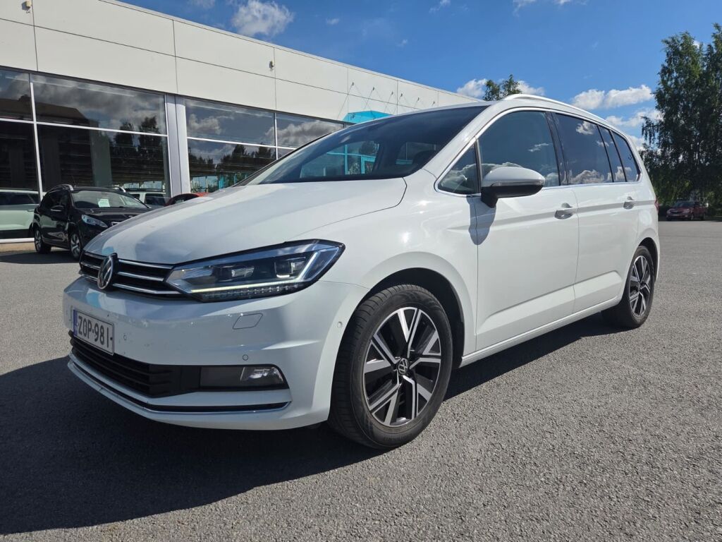 Volkswagen Touran 2022 Valkoinen