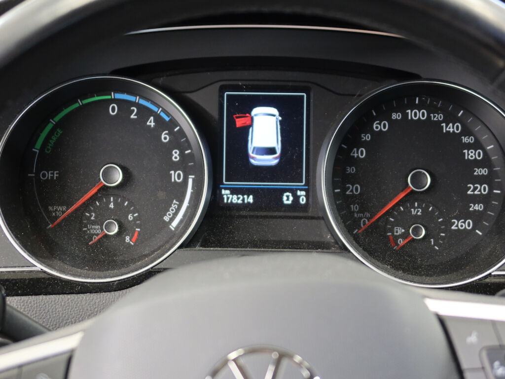 Volkswagen Passat 2022 Harmaa