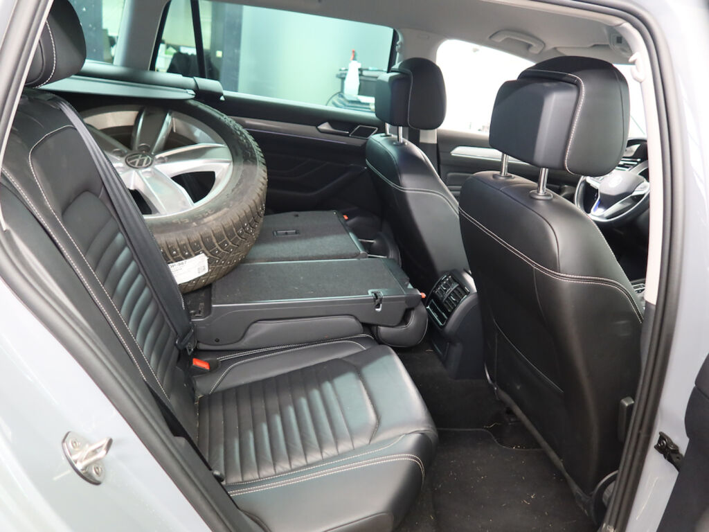 Volkswagen Passat 2022 Harmaa