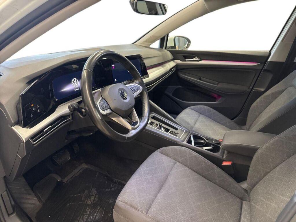 Volkswagen Golf 2022 Valkoinen