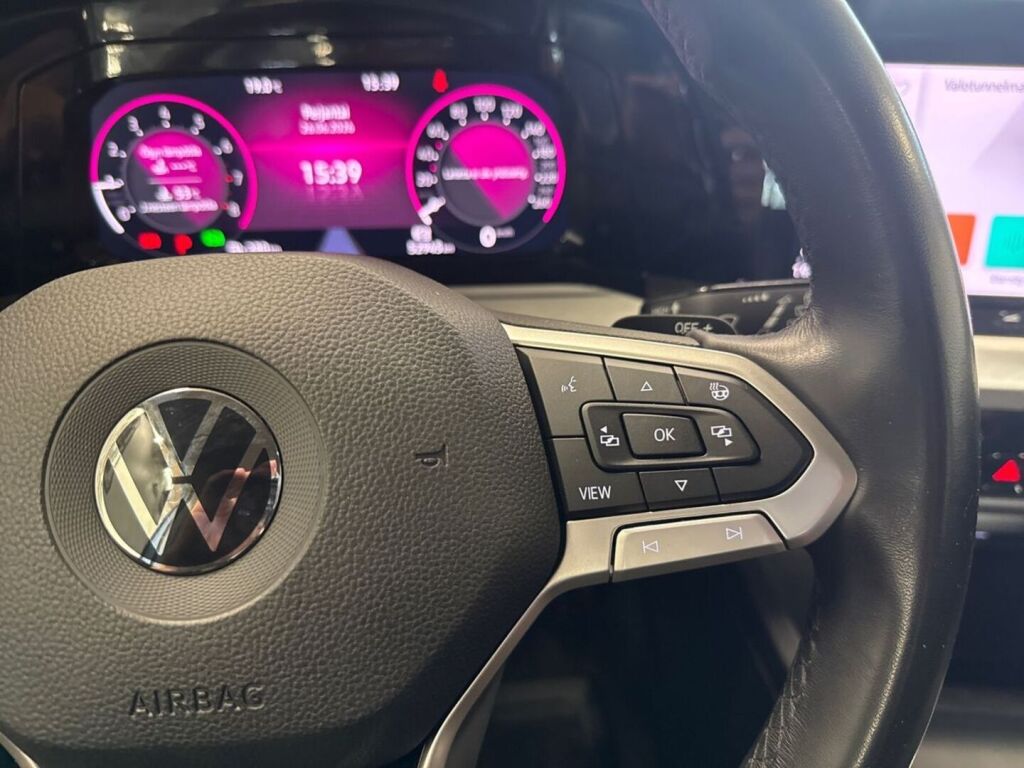 Volkswagen Golf 2022 Valkoinen