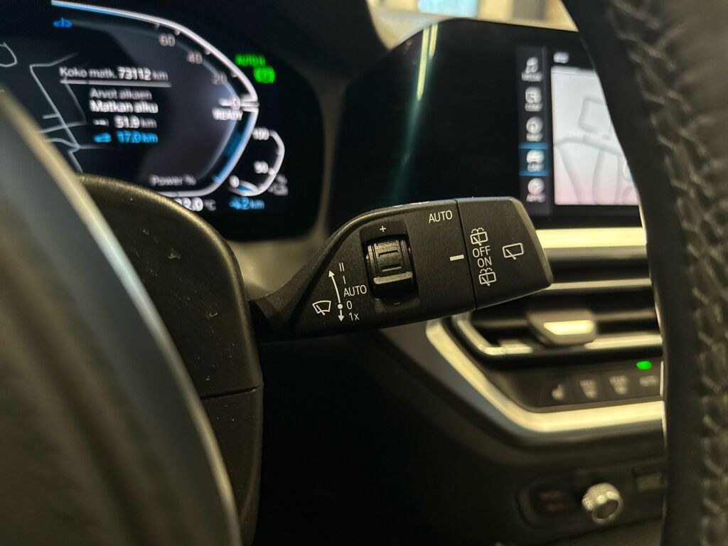 BMW 330 2022 Punainen