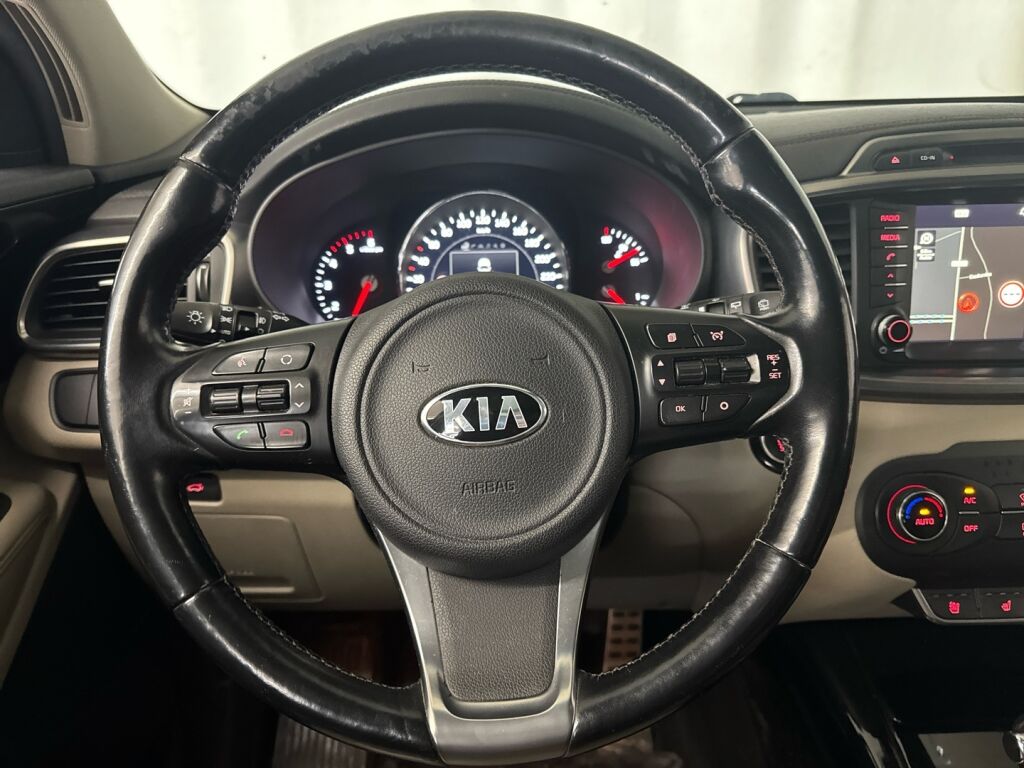 Kia Sorento 2016 Musta