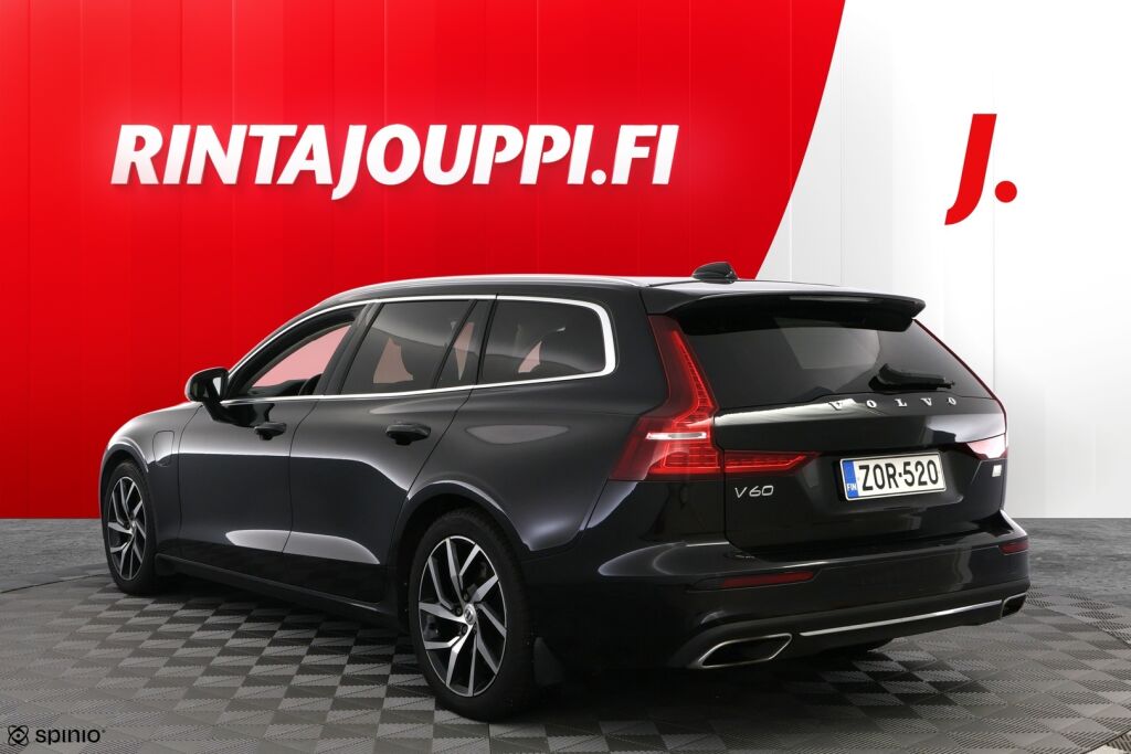 Volvo V60 2020 Musta