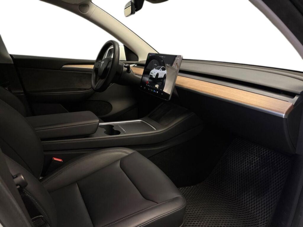 Tesla Model Y 2022 Valkoinen