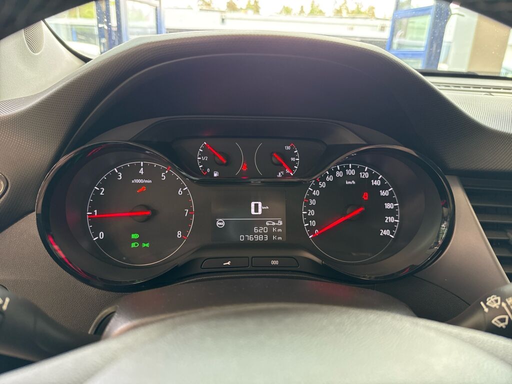 Opel Crossland 2022 Punainen