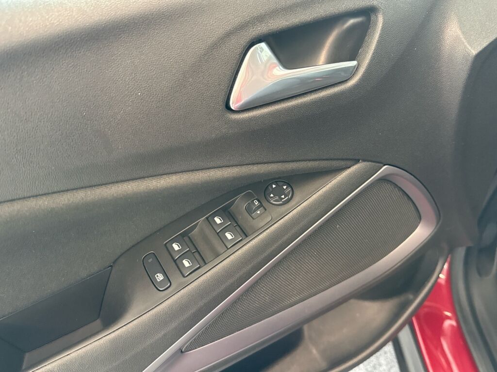 Opel Crossland 2022 Punainen