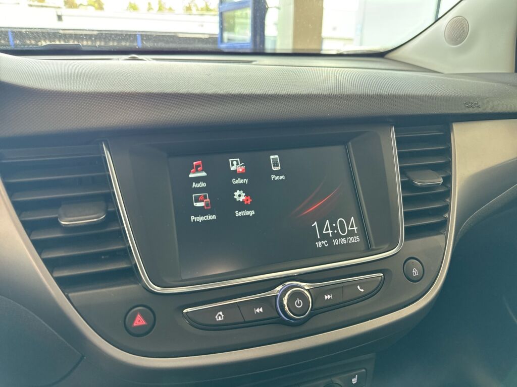 Opel Crossland 2022 Punainen