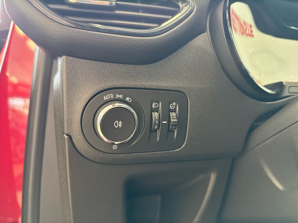 Opel Crossland 2022 Punainen