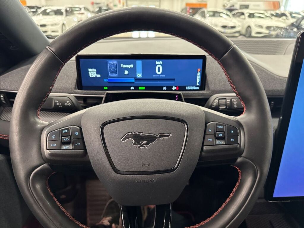 Ford Mustang Mach-E 2022 Musta