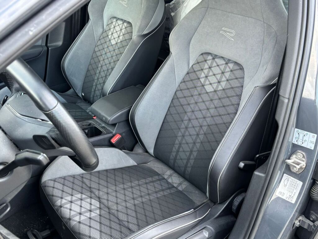 Volkswagen Golf 2023 Harmaa