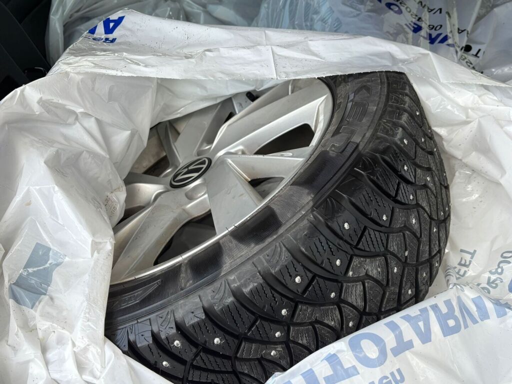 Volkswagen Golf 2023 Harmaa