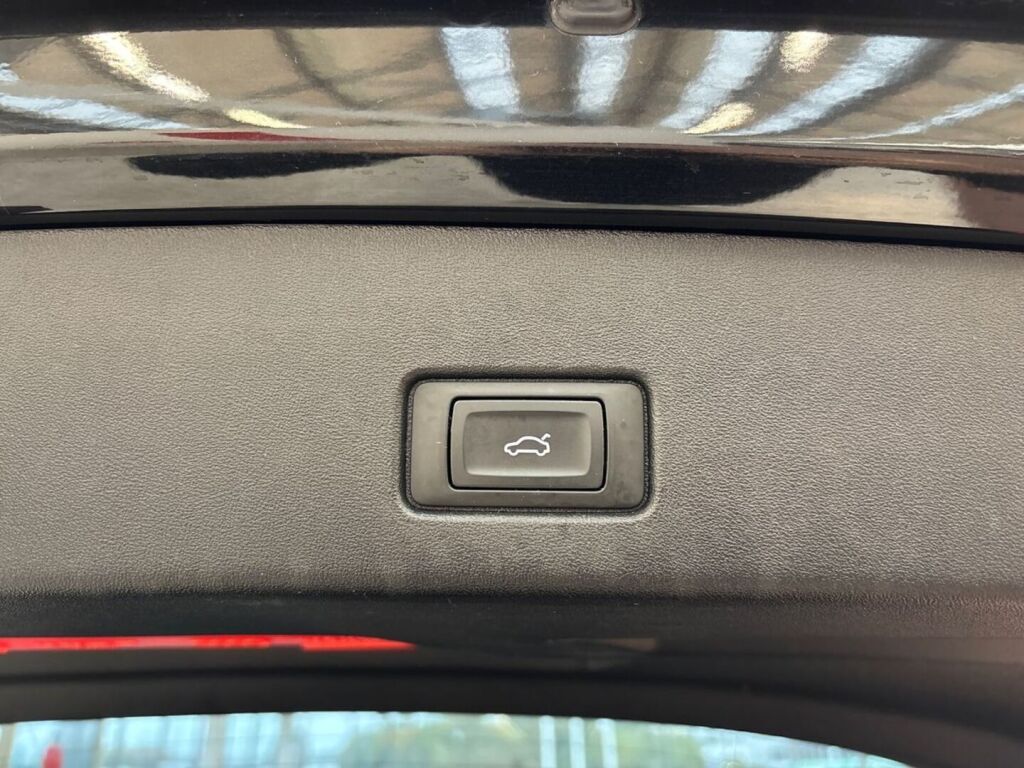 Audi Q4 e-tron 2023 Musta