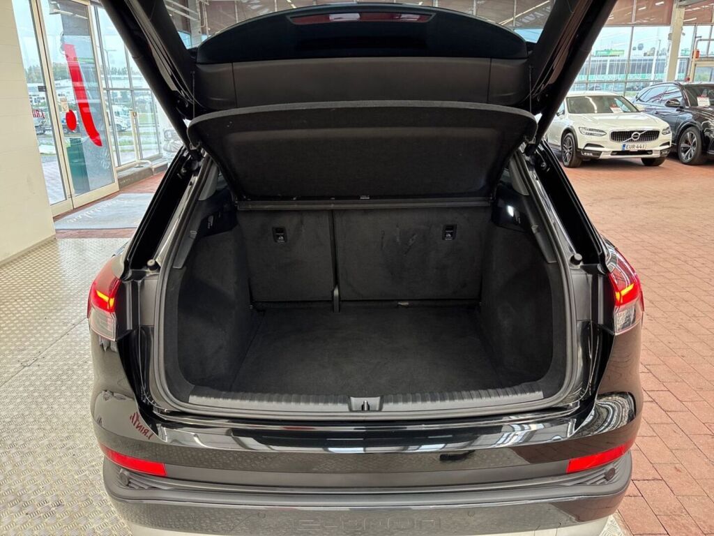 Audi Q4 e-tron 2023 Musta