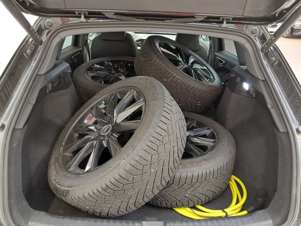 Audi Q4 e-tron 2023 Musta
