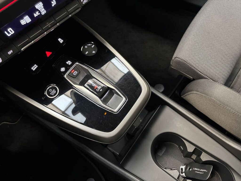Audi Q4 e-tron 2023 Musta