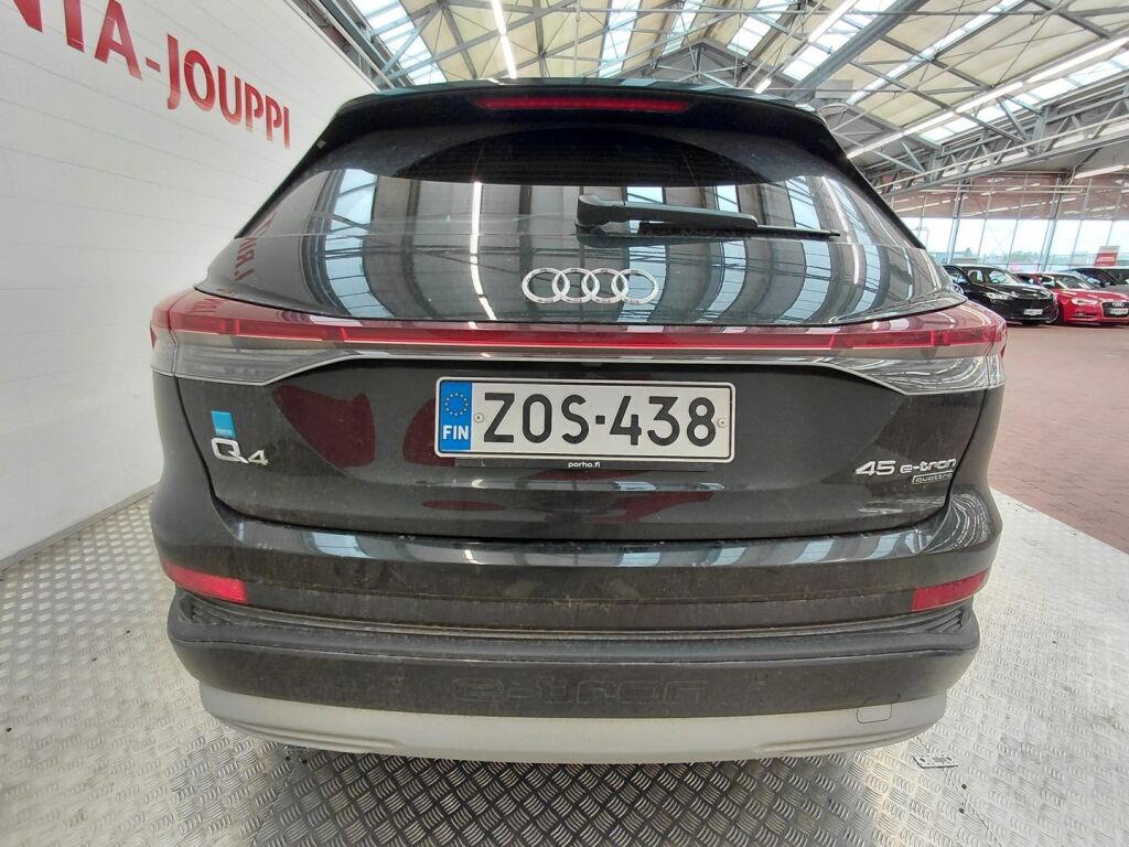Audi Q4 e-tron 2023 Musta