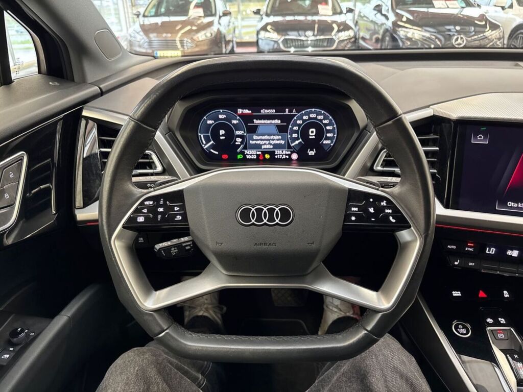 Audi Q4 e-tron 2023 Musta