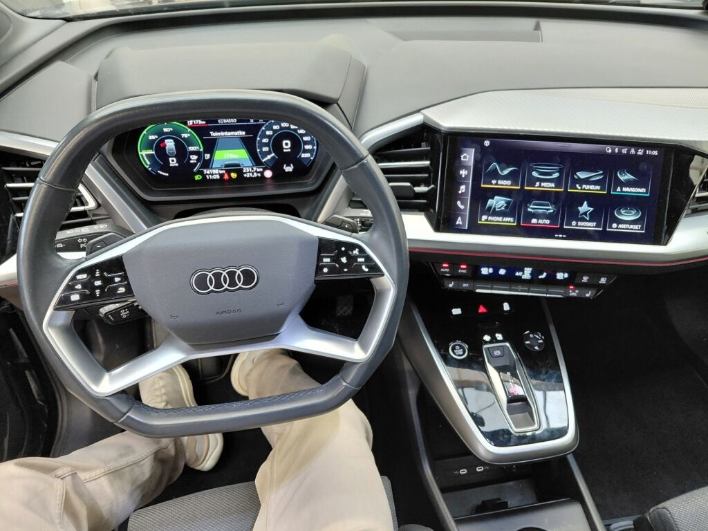 Audi Q4 e-tron 2023 Musta