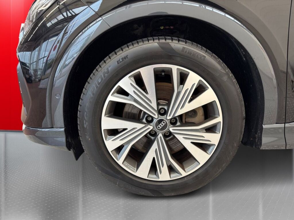 Audi Q4 e-tron 2023 Musta