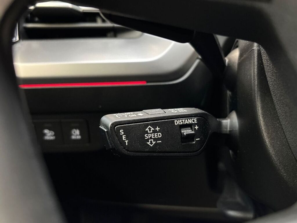 Audi Q4 e-tron 2023 Musta