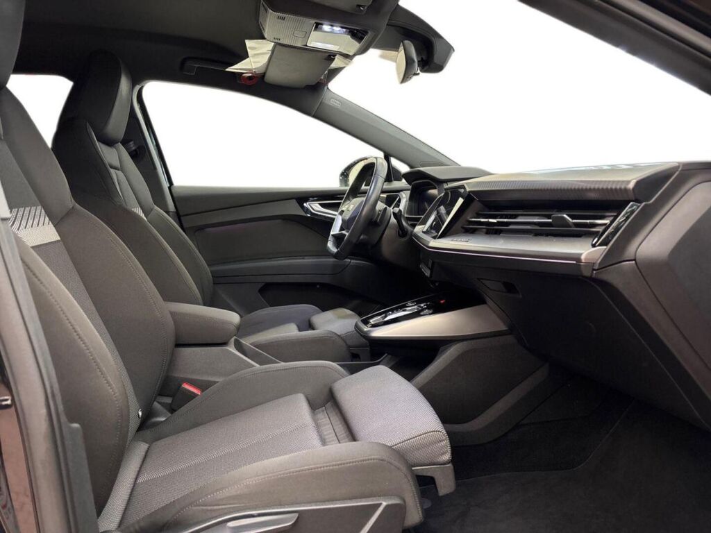 Audi Q4 e-tron 2023 Musta