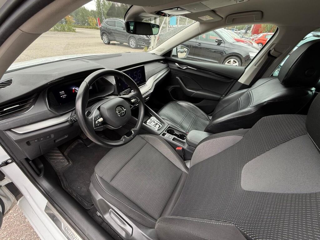 Skoda Octavia 2023 Valkoinen