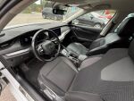 Skoda Octavia 2023 Valkoinen
