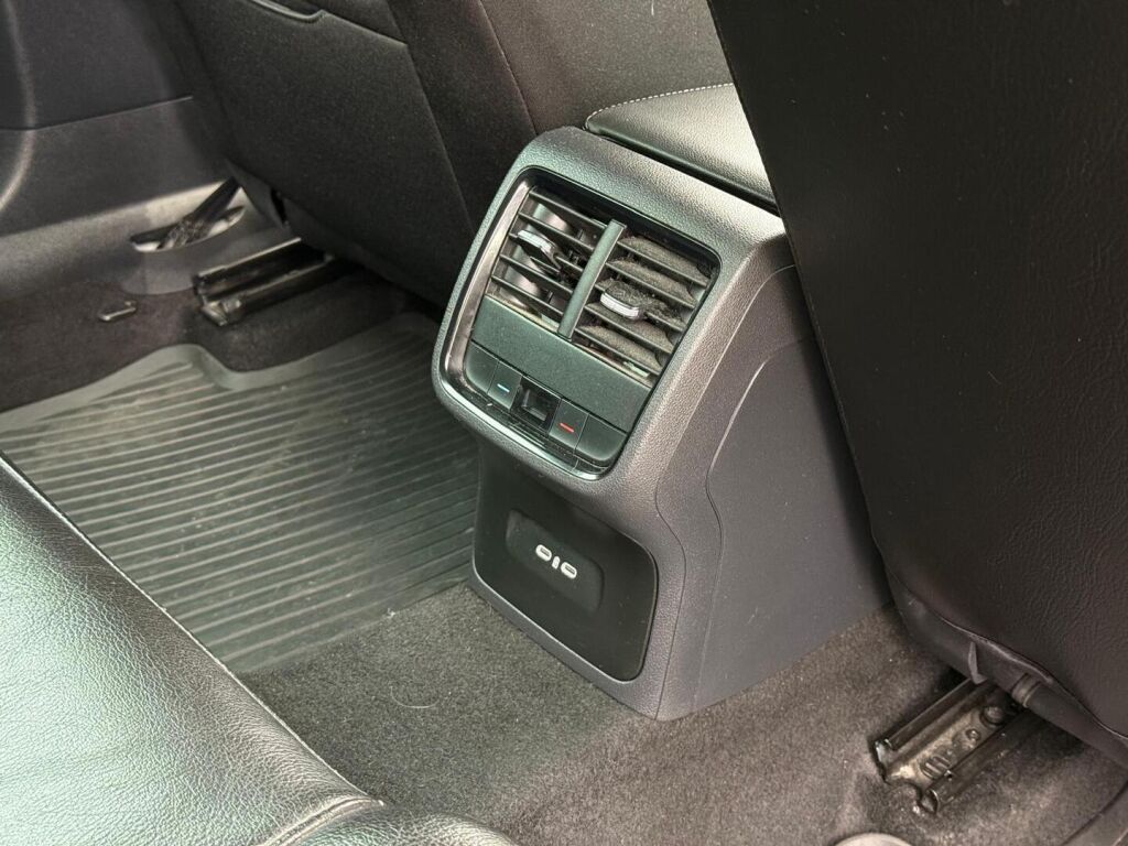 Skoda Octavia 2023 Valkoinen