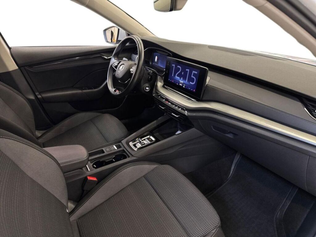 Skoda Octavia 2023 Valkoinen