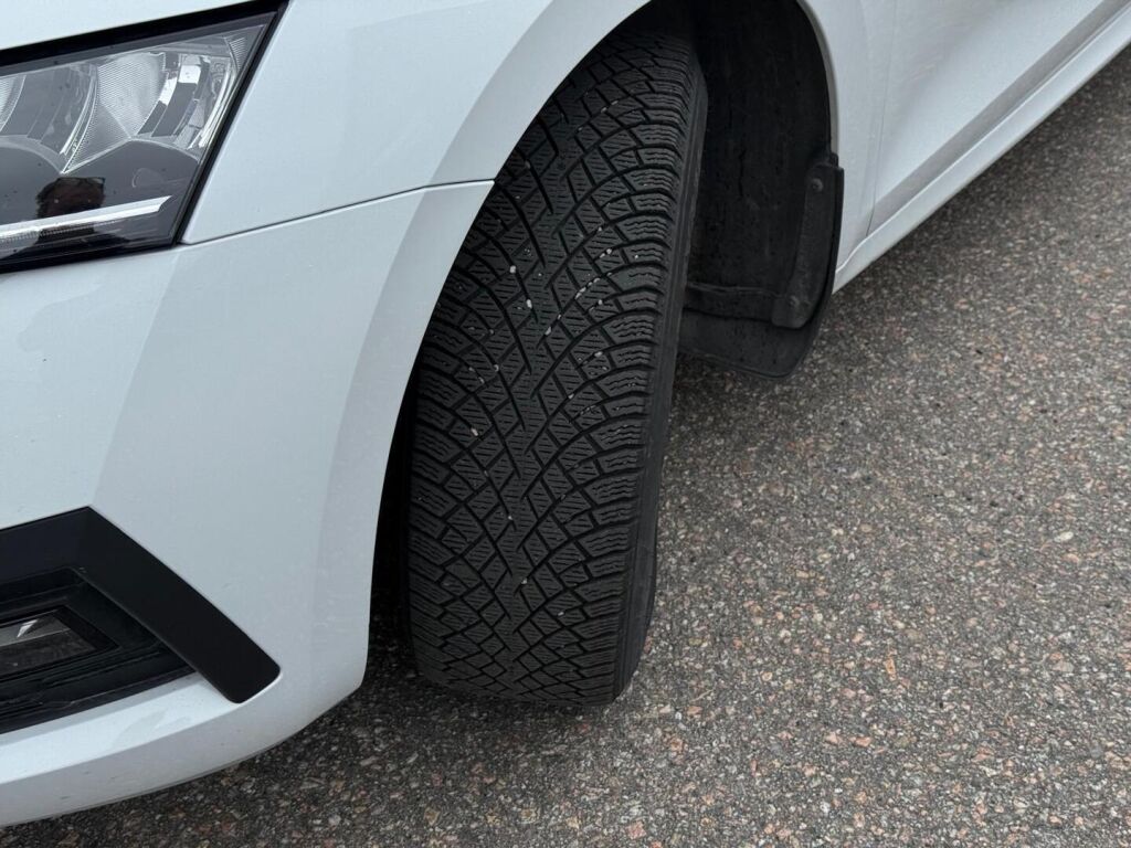 Skoda Octavia 2023 Valkoinen