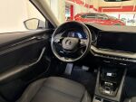 Skoda Octavia 2023 Valkoinen