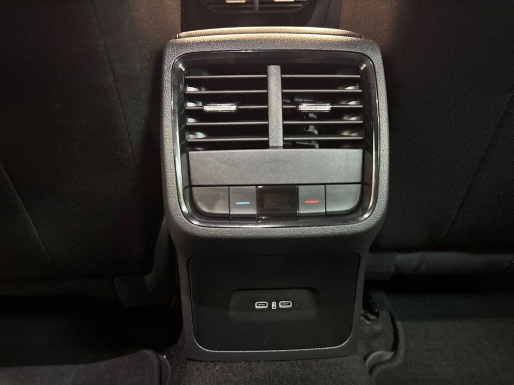 Skoda Octavia 2023 Valkoinen