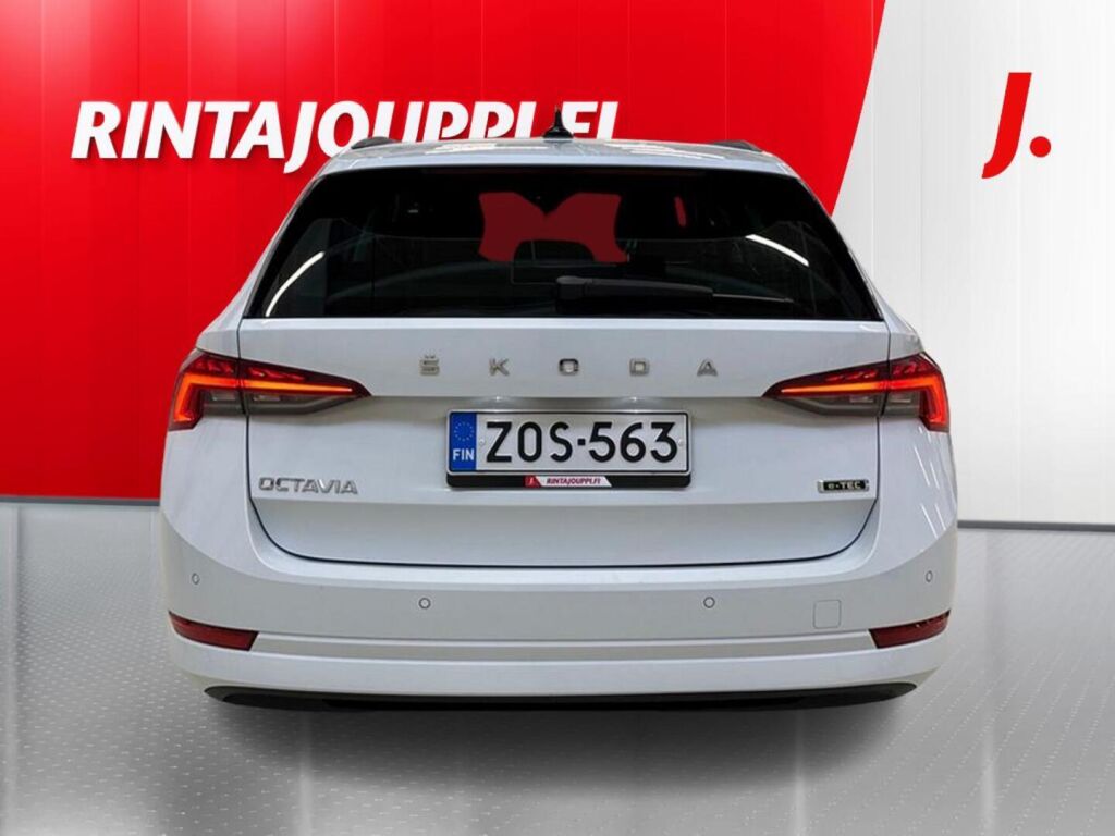 Skoda Octavia 2023 Valkoinen