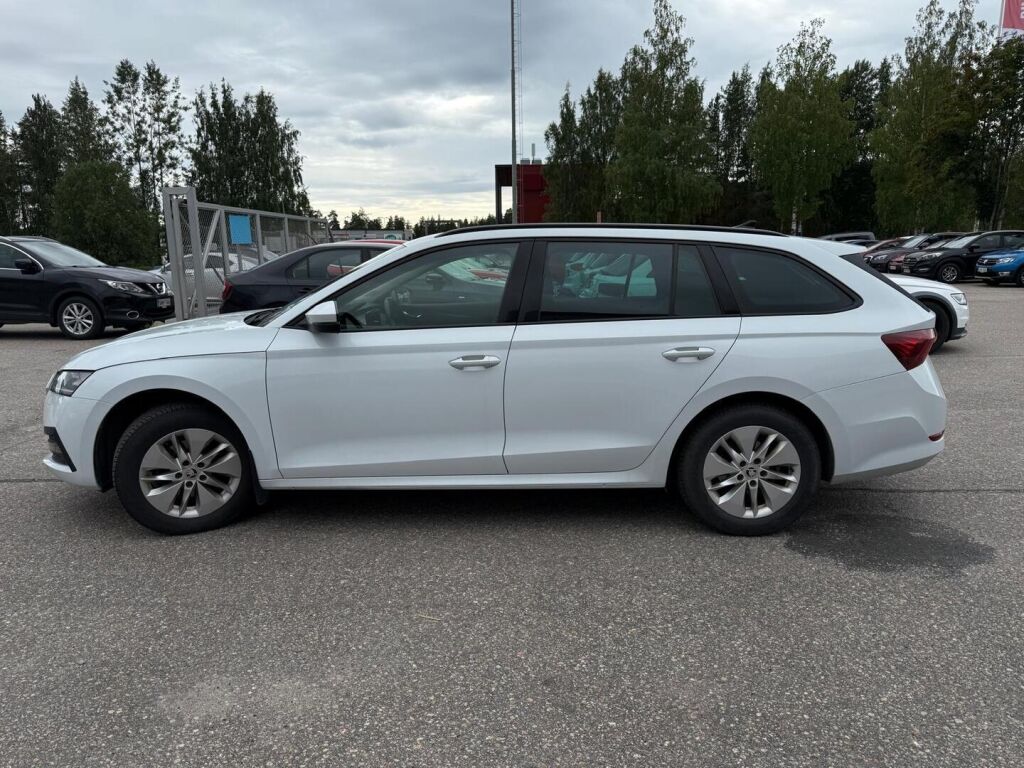 Skoda Octavia 2023 Valkoinen