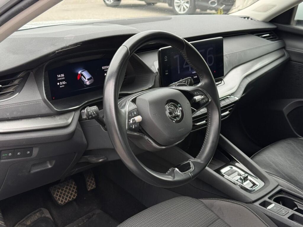 Skoda Octavia 2023 Valkoinen