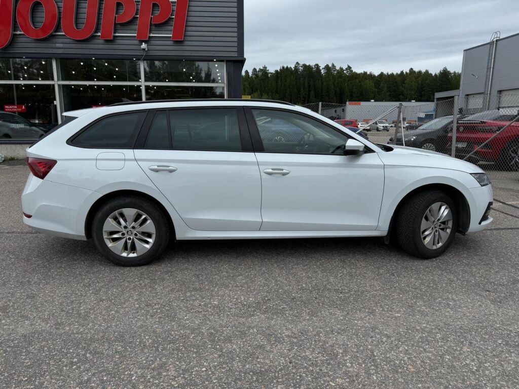 Skoda Octavia 2023 Valkoinen
