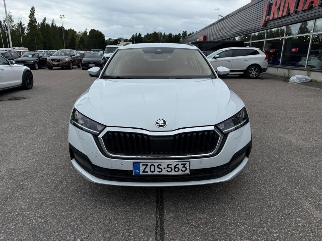 Skoda Octavia 2023 Valkoinen