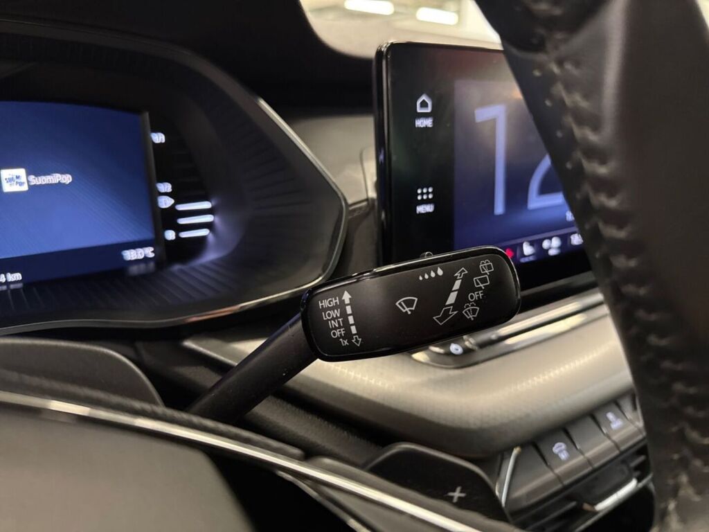 Skoda Octavia 2023 Valkoinen