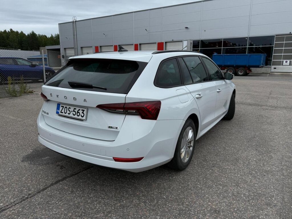 Skoda Octavia 2023 Valkoinen