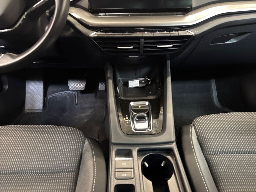 Skoda Octavia 2023 Valkoinen